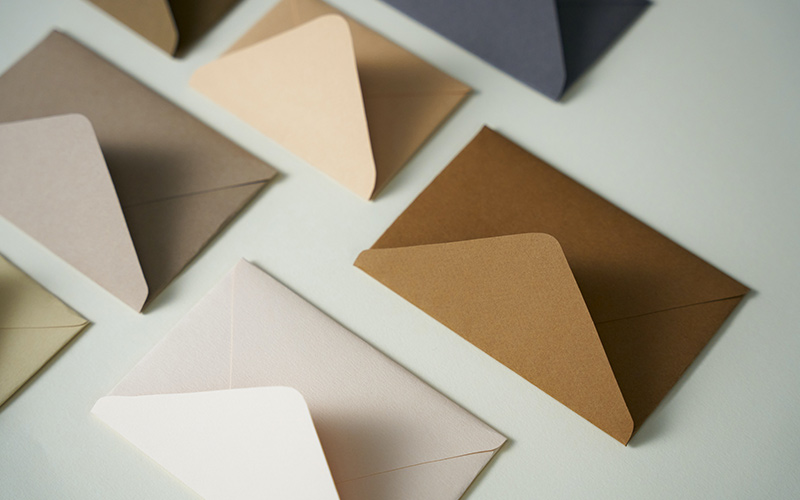 imagem com vários envelopes para simbolizar fazer e-mail marketing